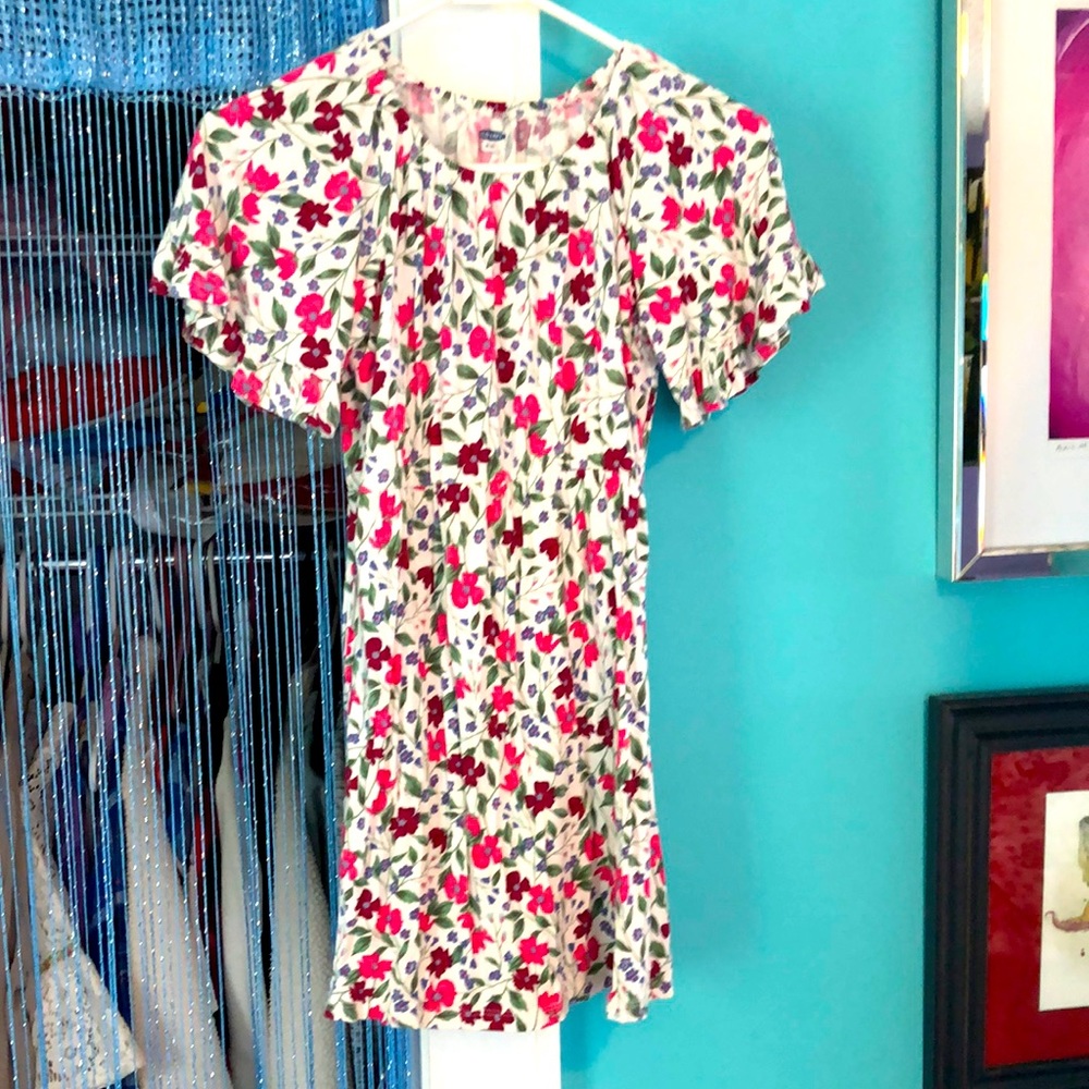 Perfect dress for summer and school.
